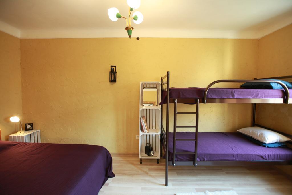 Apartment On Zaliznychna Лвив Стая снимка